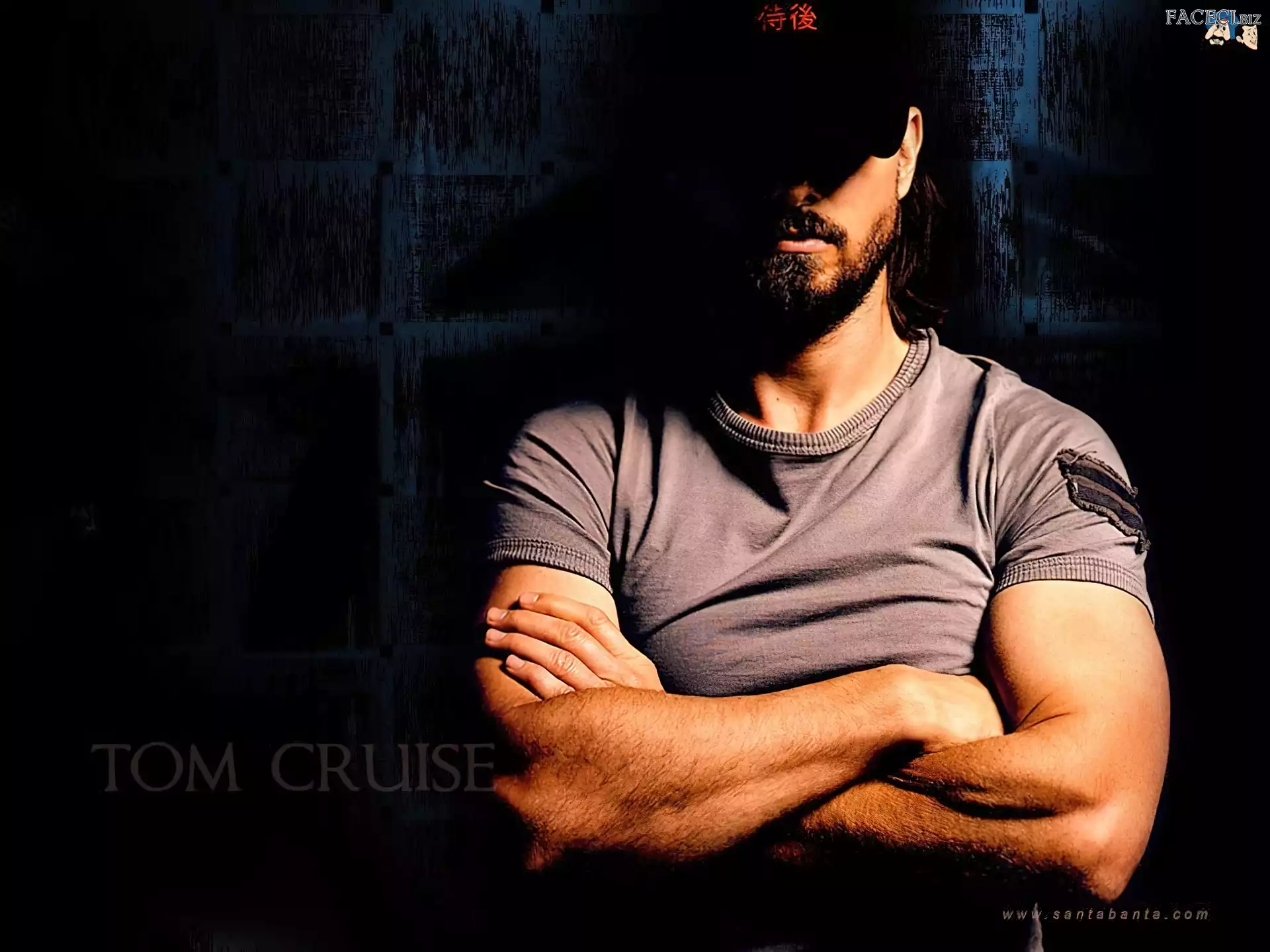 Tom Cruise, czarna czapeczka